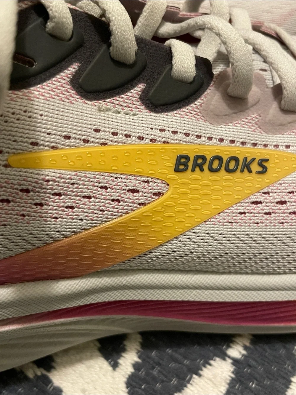 Brooks Ghost 17 Women's Neutral Running Shoes in Oyster/Apricot/Pink colors